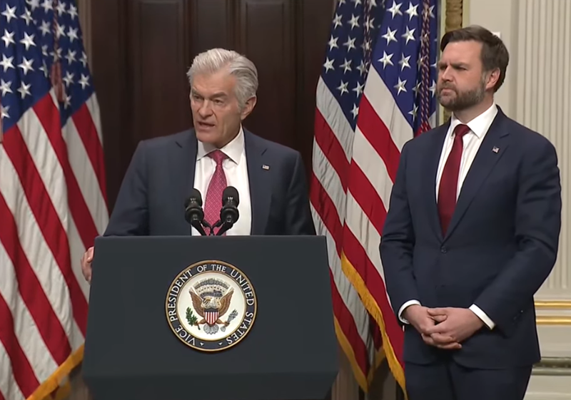 Dr. Oz Diagnoses the Press Corps With Terminal Stupidity — From Their Own Podium