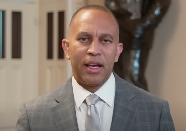 Palestinian Journalist Calls Hakeem Jeffries an 'AIPAC Monkey,' Then Claims It Wasn't Racist