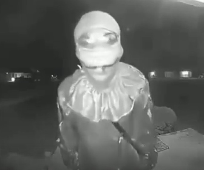 Teen in Clown Costume Goes Door-to-Door in East St. Louis Before Fatally Stabbing 78-Year-Old Man